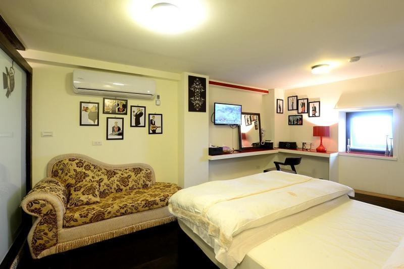 Bed and Breakfast Windsor'S Breeze Цзюфэнь Экстерьер фото